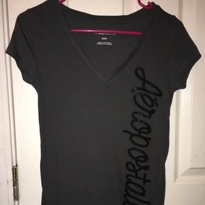 grey/black aeropostale t-shirt